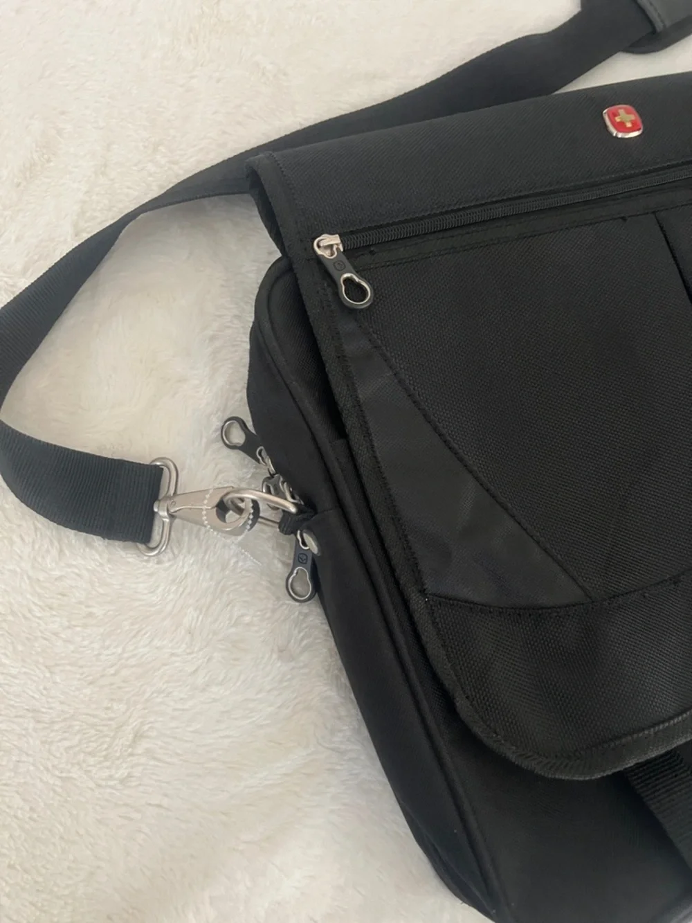 SwissGear Black Laptop Messenger Bag with Red Logo crossbody with 5-place to use